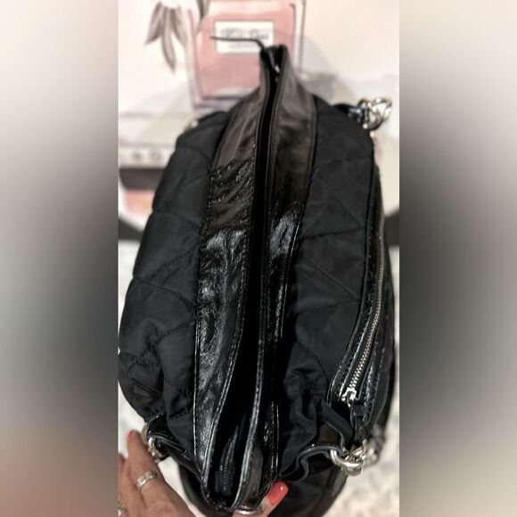 Sondra Roberts Black Quilted Large Hobo Tote Chain Link Straps Chic & Spacious - Picture 6 of 9